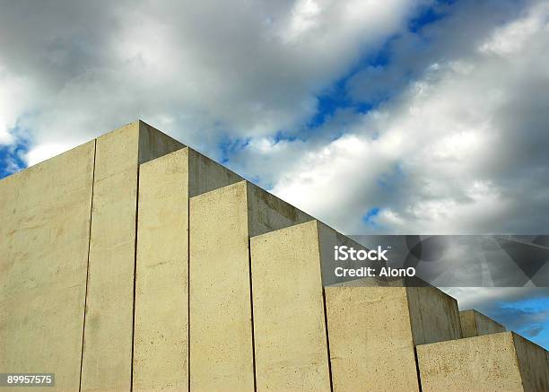 Escalera Hacia El Cielo Foto de stock y más banco de imágenes de Aire libre - Aire libre, Alto - Descripción física, Blanco - Color