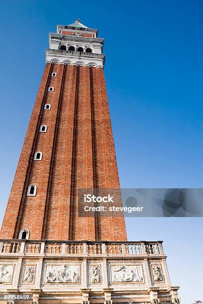 Campinile Em São Marcas Quadrado Veneza - Fotografias de stock e mais imagens de Admirar a Vista - Admirar a Vista, Alto - Descrição Física, Ao Ar Livre