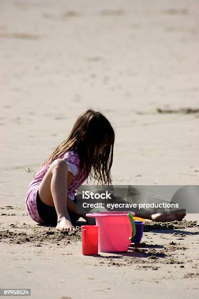 Photo libre de droit de Fille De Châteaux De Sable banque d'images et plus d'images libres de droit de Activité de loisirs - Activité de loisirs, Ambre, Amour