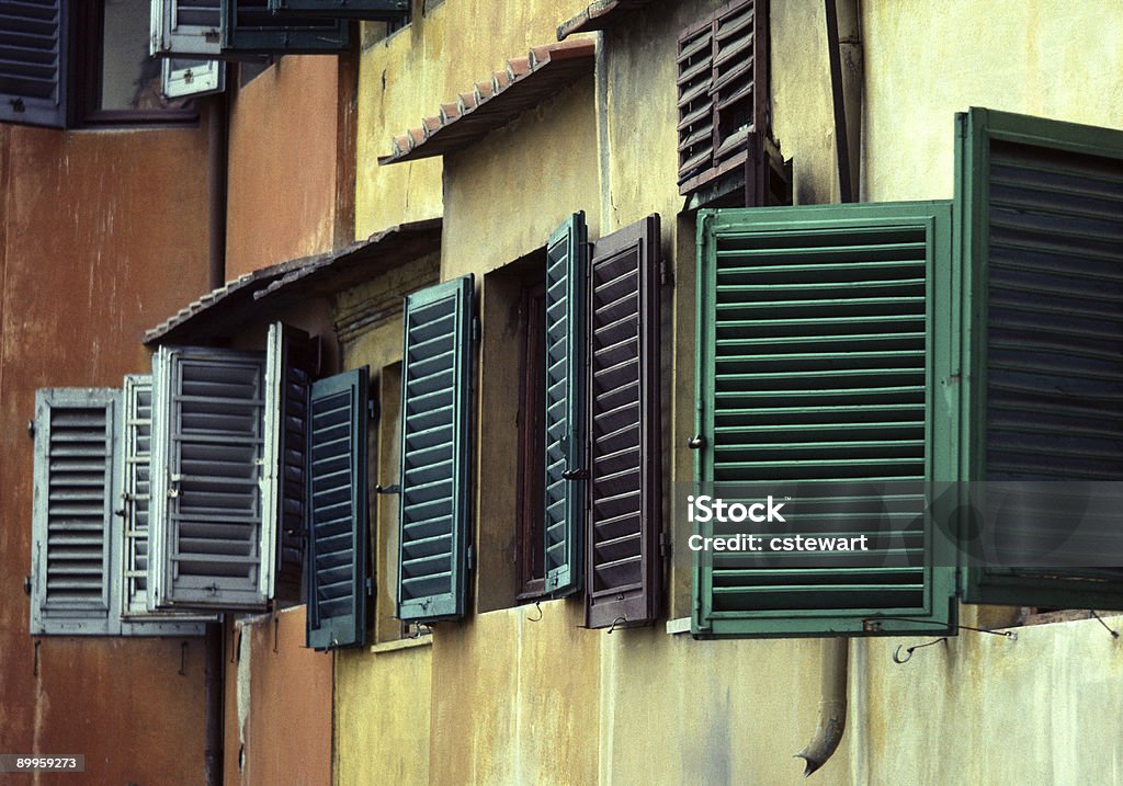 색상화 창쪽 셔터, 이탈리아 - 로열티 프리 0명 스톡 사진
