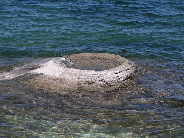 Geyser dans le lac - Photo