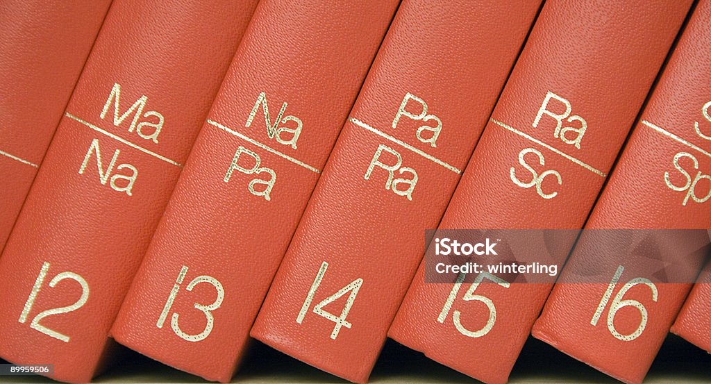 Encyclopedia in einem Bücherregal (Nahaufnahme - Lizenzfrei Akademisches Lernen Stock-Foto