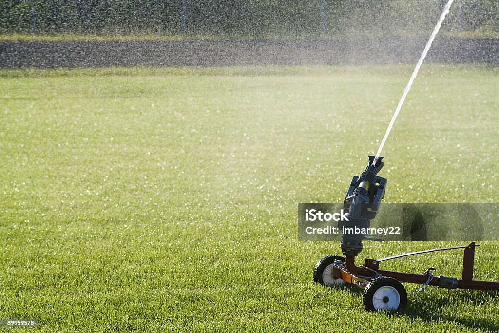 Eau de l'herbe - Photo de Arroseur automatique - Agriculture libre de droits