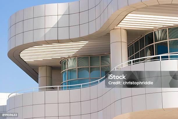 Zakrzywione Budynek Z Windows - zdjęcia stockowe i więcej obrazów Architektura - Architektura, Arkada, Balustrada - Element budynku