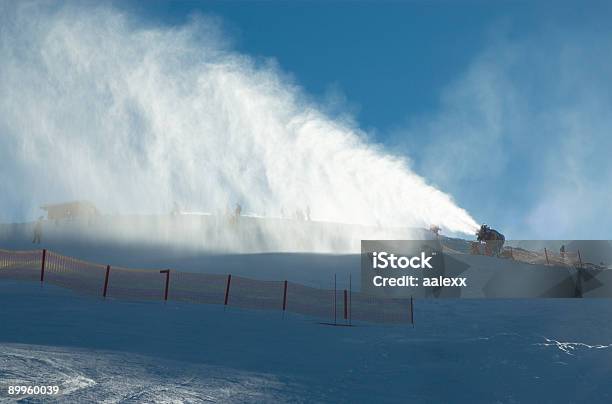 Photo libre de droit de Snowgun Avec Paillettes banque d'images et plus d'images libres de droit de Alpes européennes - Alpes européennes, Bleu, Blizzard