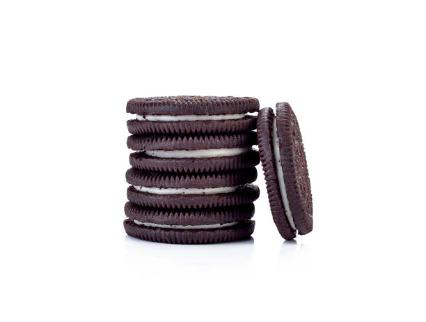 istock Chocolate cookies with cream filling isolated on white background 899601492