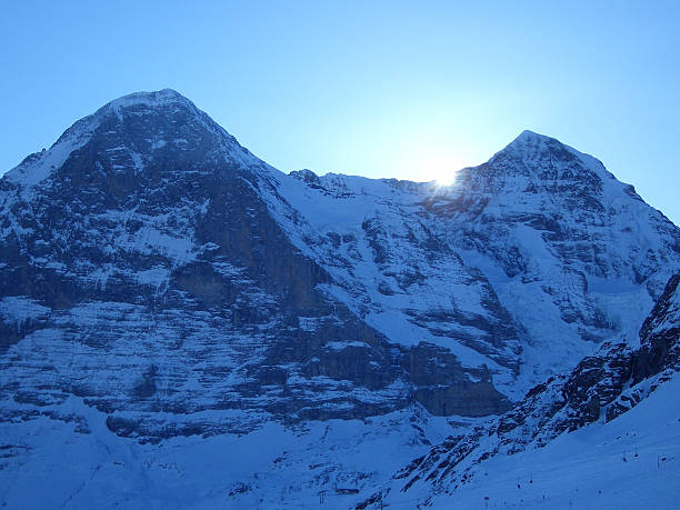 monte eiger antes de nascer do sol - monch sun snow european alps imagens e fotografias de stock