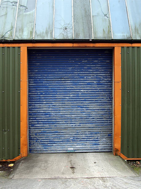 istock Grunge Garage door 89962527