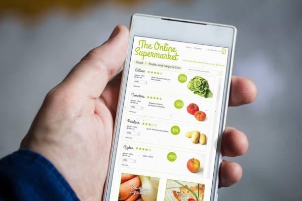 istock holding online supermarket smartphone 899629742