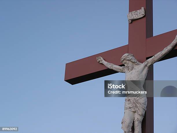Cristo Sulla Croce - Fotografie stock e altre immagini di Ambientazione tranquilla - Ambientazione tranquilla, Cattolicesimo, Chiesa