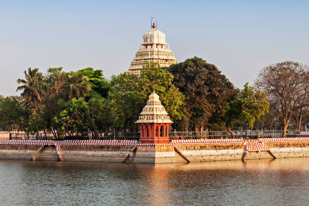 Vandiyur Mariamman Teppakulam Vandiyur Mariamman Teppakulam Temple in Madurai, India kochi india stock pictures, royalty-free photos & images