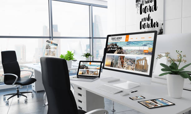 istock office desktop travel agency 899640240