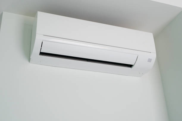 neue klimaanlage - air conditioner window heat hot day stock-fotos und bilder