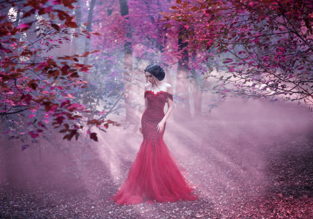 istock Young Queen in a Luxurious Dress 899653556