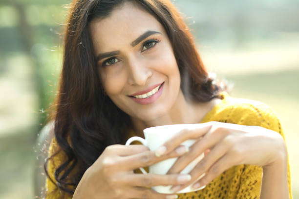 istock Indian woman drinking coffee 899658738