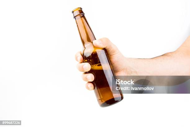 Hand Holding Bierflasche Stockfoto und mehr Bilder von Bierflasche - Bierflasche, Bier, Hand