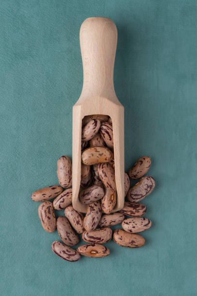 istock Wooden scoop with pinto beans 899691120