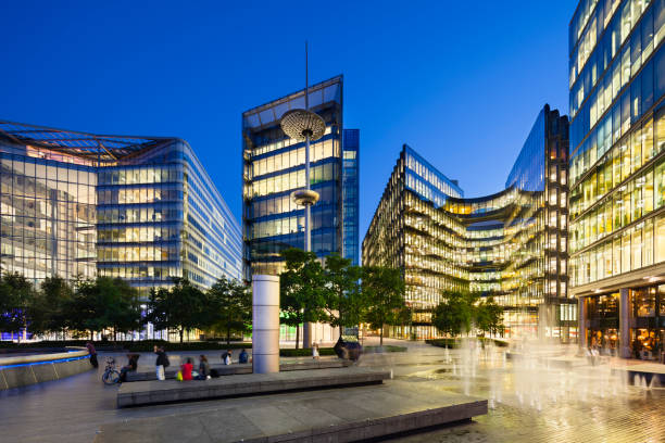 istock Modern buildings in London at night 899699306