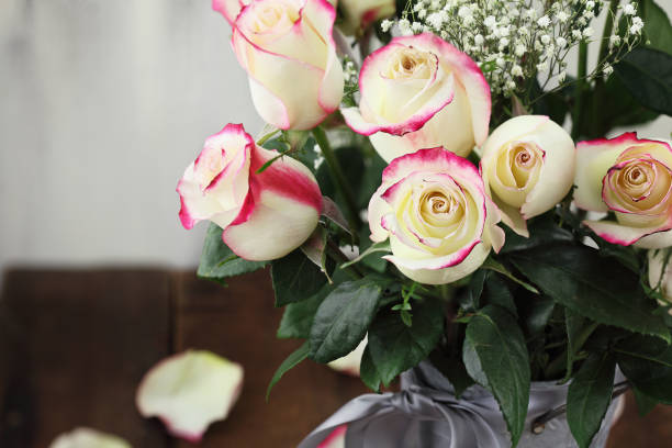 istock Red and White Rose Bouquet in a Vase 899699566