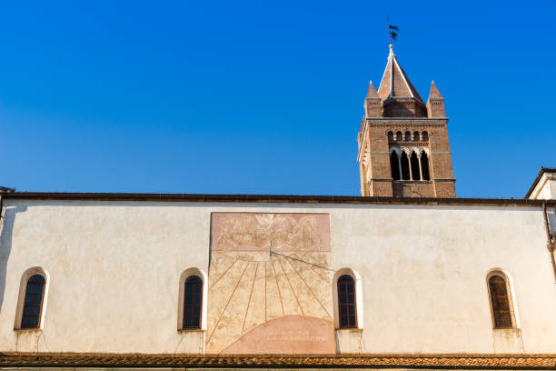 reloj de sol en un lado de la catedral de grosseto en italia - grosseto province fotografías e imágenes de stock