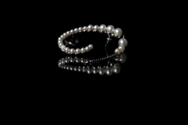 istock Christmas Presents Hairpins With Pearls 899711556