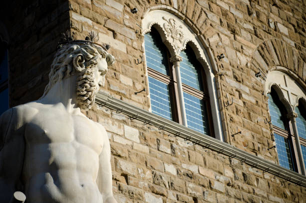 フィレンツェ ネプチューン プロファイル - statue male classical greek profile ストックフォトと画像