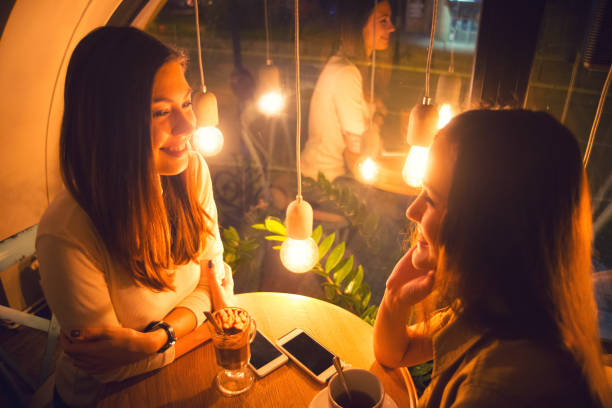 istock Girlfriends talking in the coffee shop 899719642