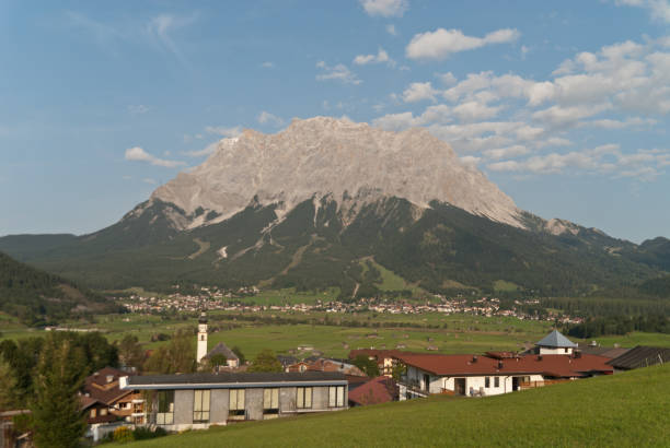 모스와 zugspitze - zugspitze mountain tirol lermoos ehrwald 뉴스 사진 이미지