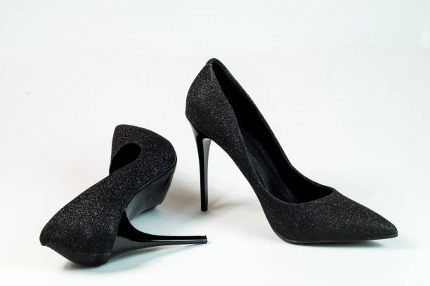 schwarze high heels - stiletto stock-fotos und bilder