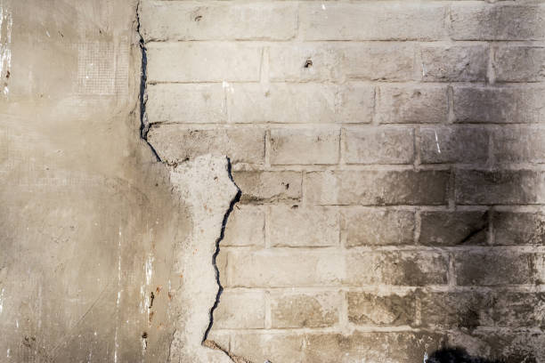 istock Brick old vintage grunge wall with cracks close-up texture background 899732404