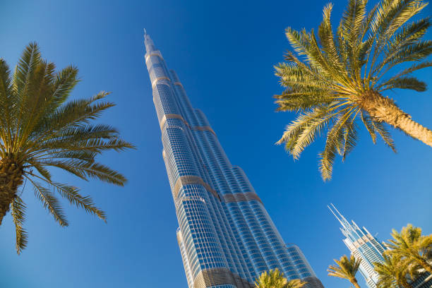 burj khalifa in downtown dubai - international landmark sunny lake sky imagens e fotografias de stock