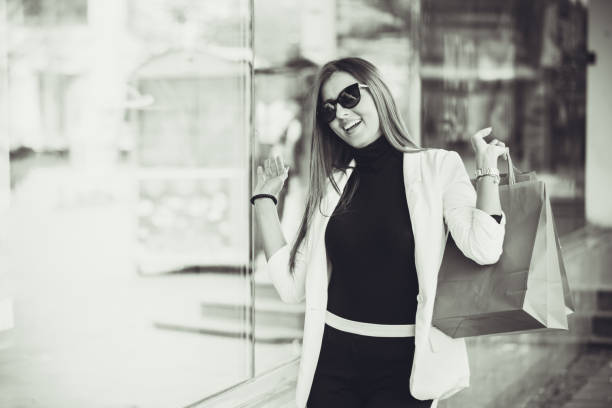 istock Woman doing shopping 899739828