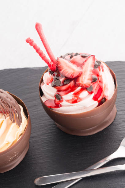 istock Strawberry and chocolate pastry mousse 899748072