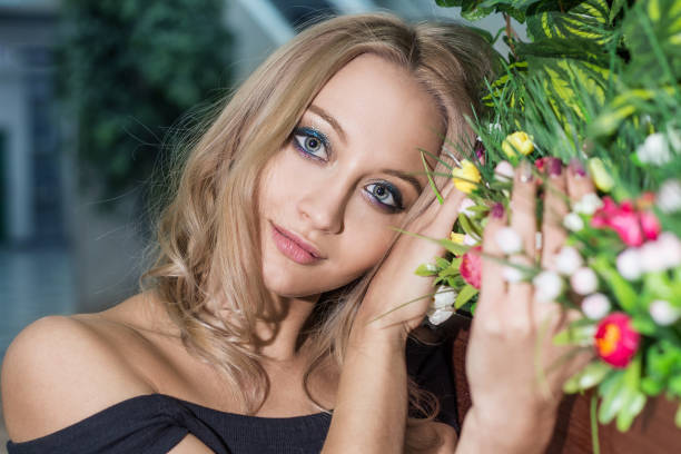 istock Beauty and flowers 899751086