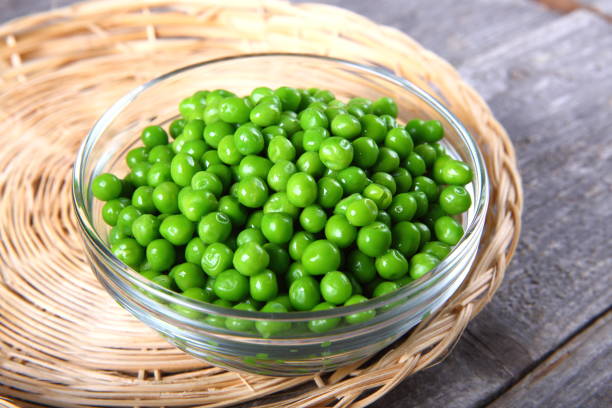 istock Fresh green peas in a bowl 899789778