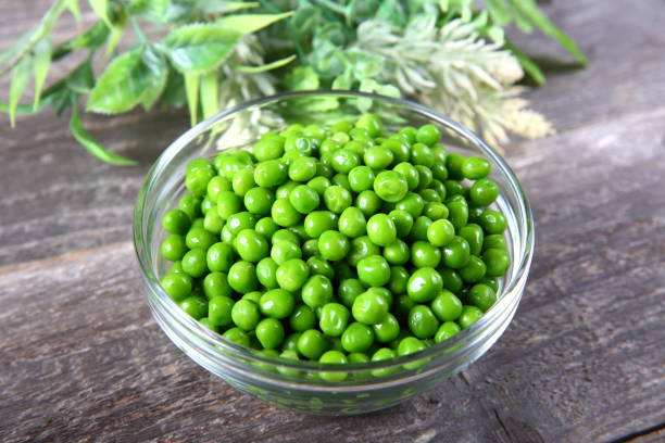 istock Fresh green peas in a bowl 899789790