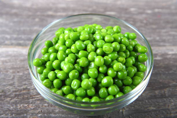 istock Fresh green peas in a bowl 899789806