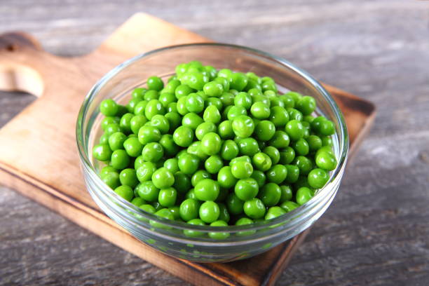 istock Fresh green peas in a bowl 899789868