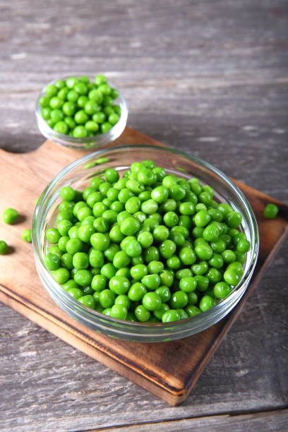 istock Fresh green peas in a bowl 899789926