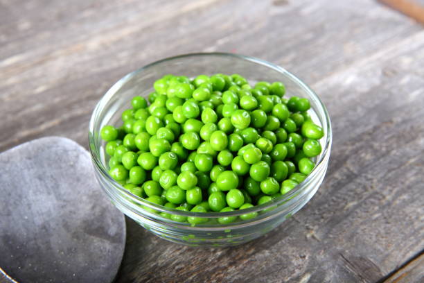 istock Fresh green peas in a bowl 899789954