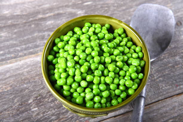 istock Fresh green peas in a bowl 899792146