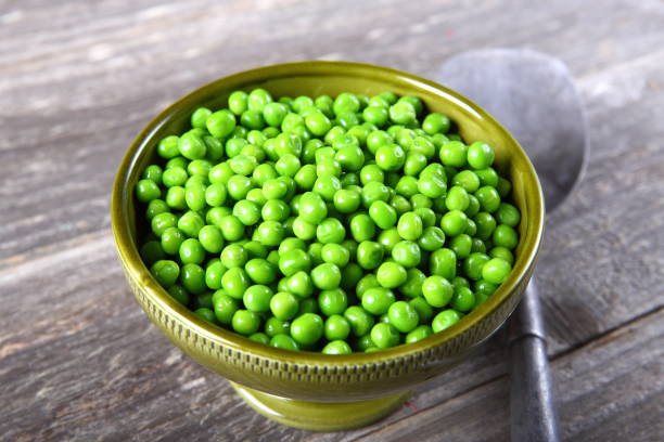 istock Fresh green peas in a bowl 899792202