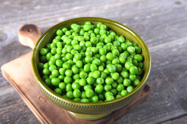 istock Fresh green peas in a bowl 899792224