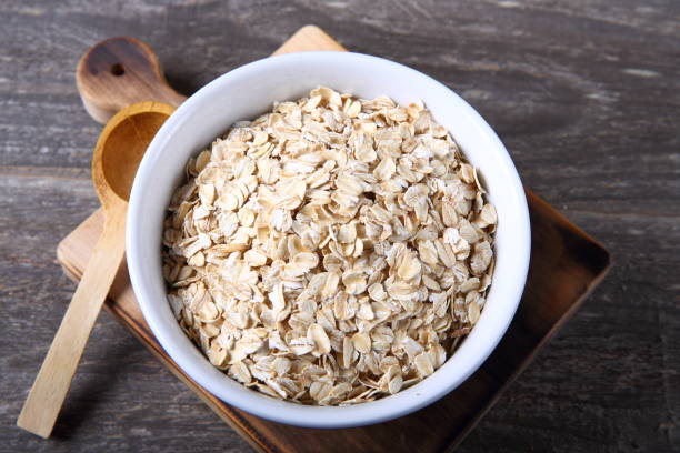 istock Oat flakes in a glass bowl 899796414