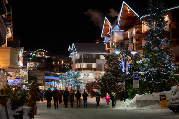 밤이 스크 글의 파노라마 보기 - ski resort village austria winter 뉴스 사진 이미지
