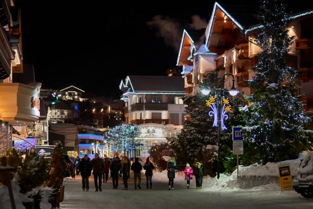 panoramiczny widok na ischgl w nocy - ski resort village austria winter zdjęcia i obrazy z banku zdjęć