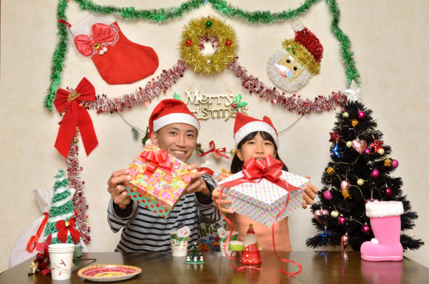 istock Parent and child enjoy Christmas party 899847546