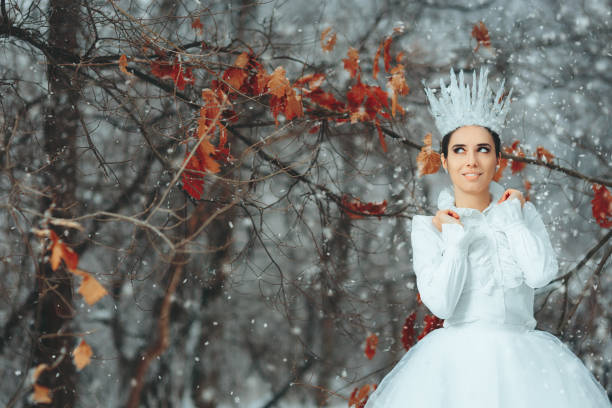 istock Beautiful Ice Queen in Winter Wonderland 899855996