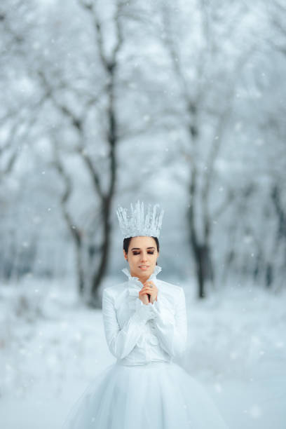 istock Beautiful Ice Queen in Winter Wonderland 899856910