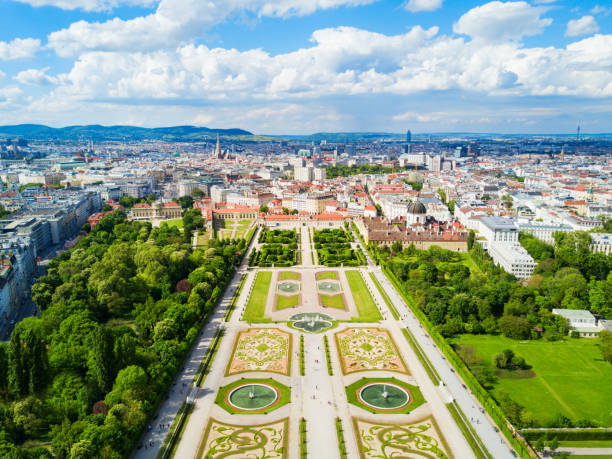 palácio de belvedere, em viena - large vienna austria blue - fotografias e filmes do acervo